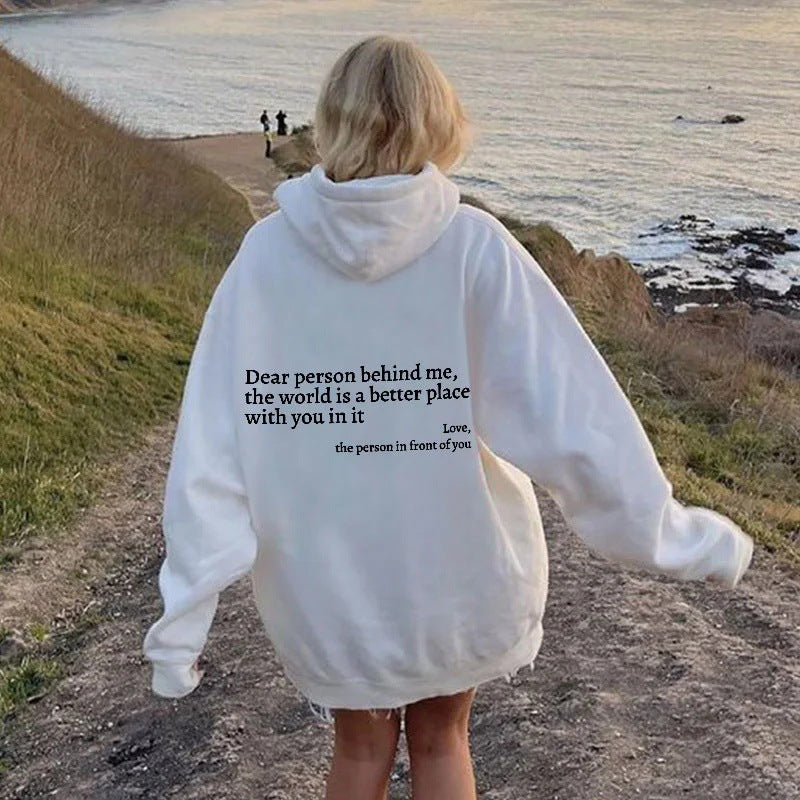 Querida persona detrás de mí, el mundo es un lugar mejor contigo en él, amor, la persona frente a ti. Sudadera con capucha unisex con estampado de letras de felpa y bolsillo tipo canguro con cordón ajustable.