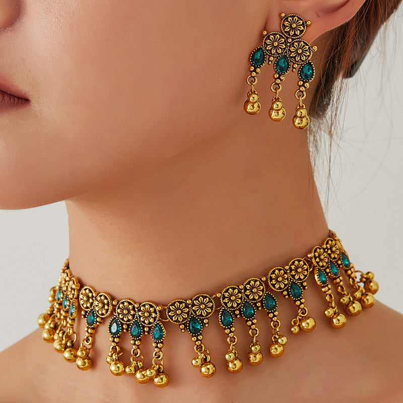 Parure collier et boucles d'oreilles vintage en or avec pierres précieuses