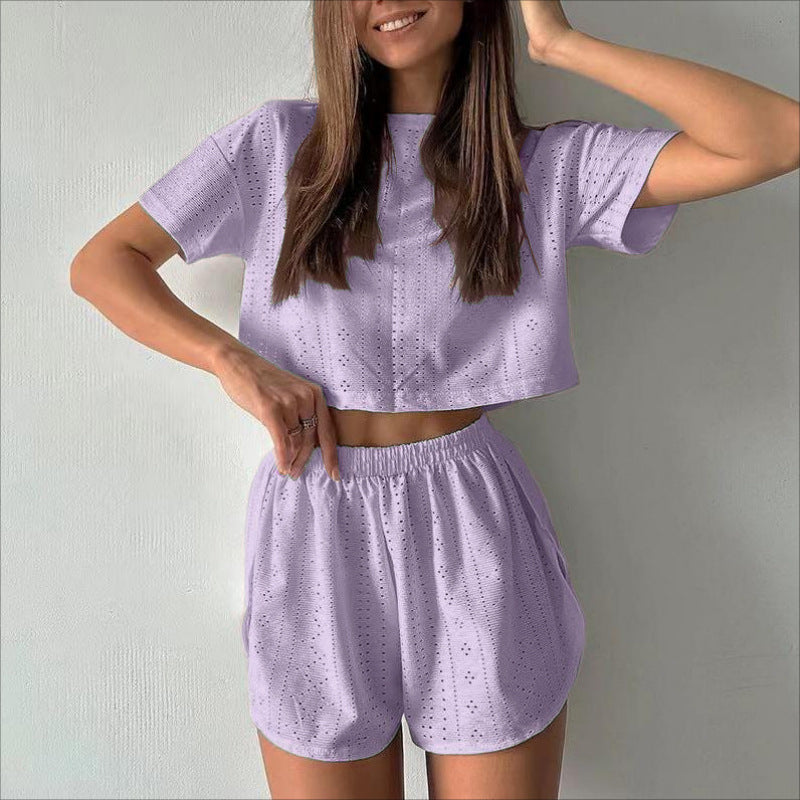 2 piezas de traje casual hueco con top corto de manga corta y pantalones cortos con aberturas elásticos, ropa deportiva de moda de verano para mujer