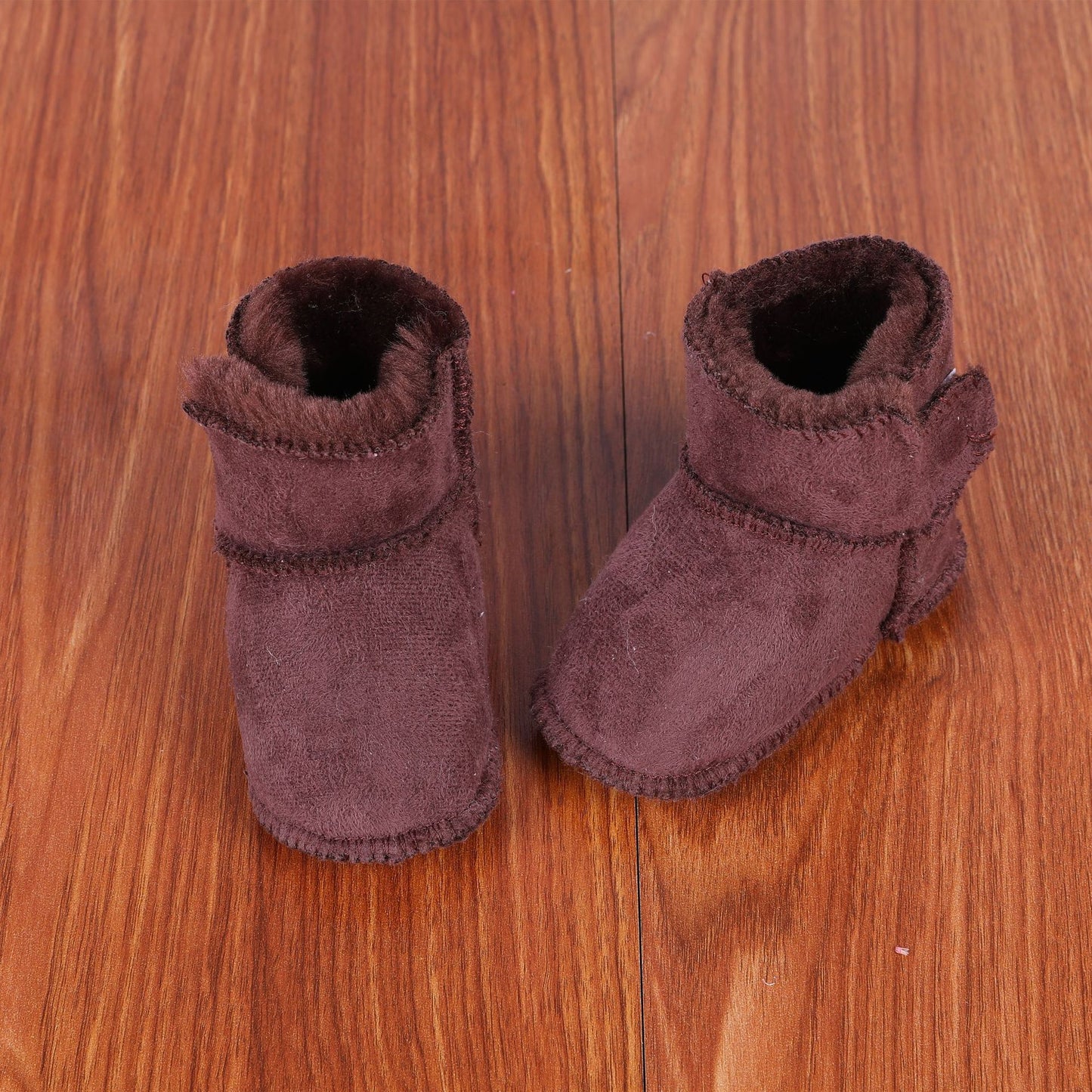 Nouvelles chaussures de bébé antidérapantes à fond souple et fourrure intégrée