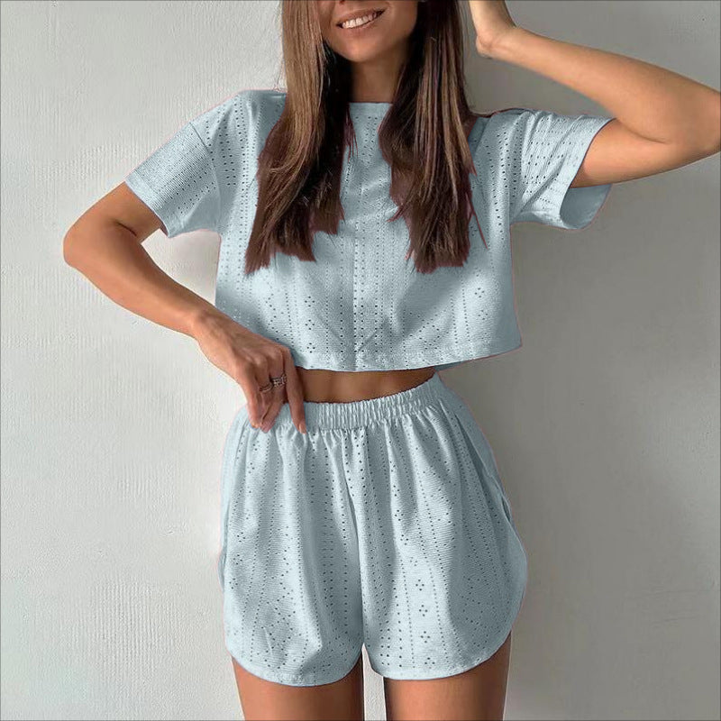 2 piezas de traje casual hueco con top corto de manga corta y pantalones cortos con aberturas elásticos, ropa deportiva de moda de verano para mujer