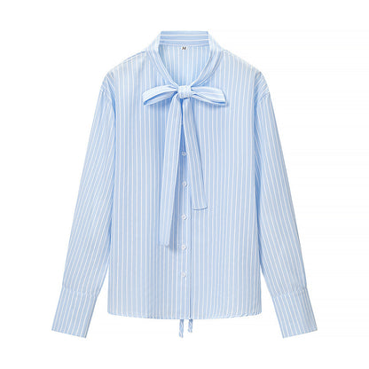 Camisa de manga larga a rayas con corbatín