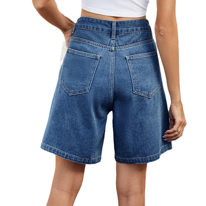 Short en jean pour femme avec taille ajustable, modèle tendance pour l'été.