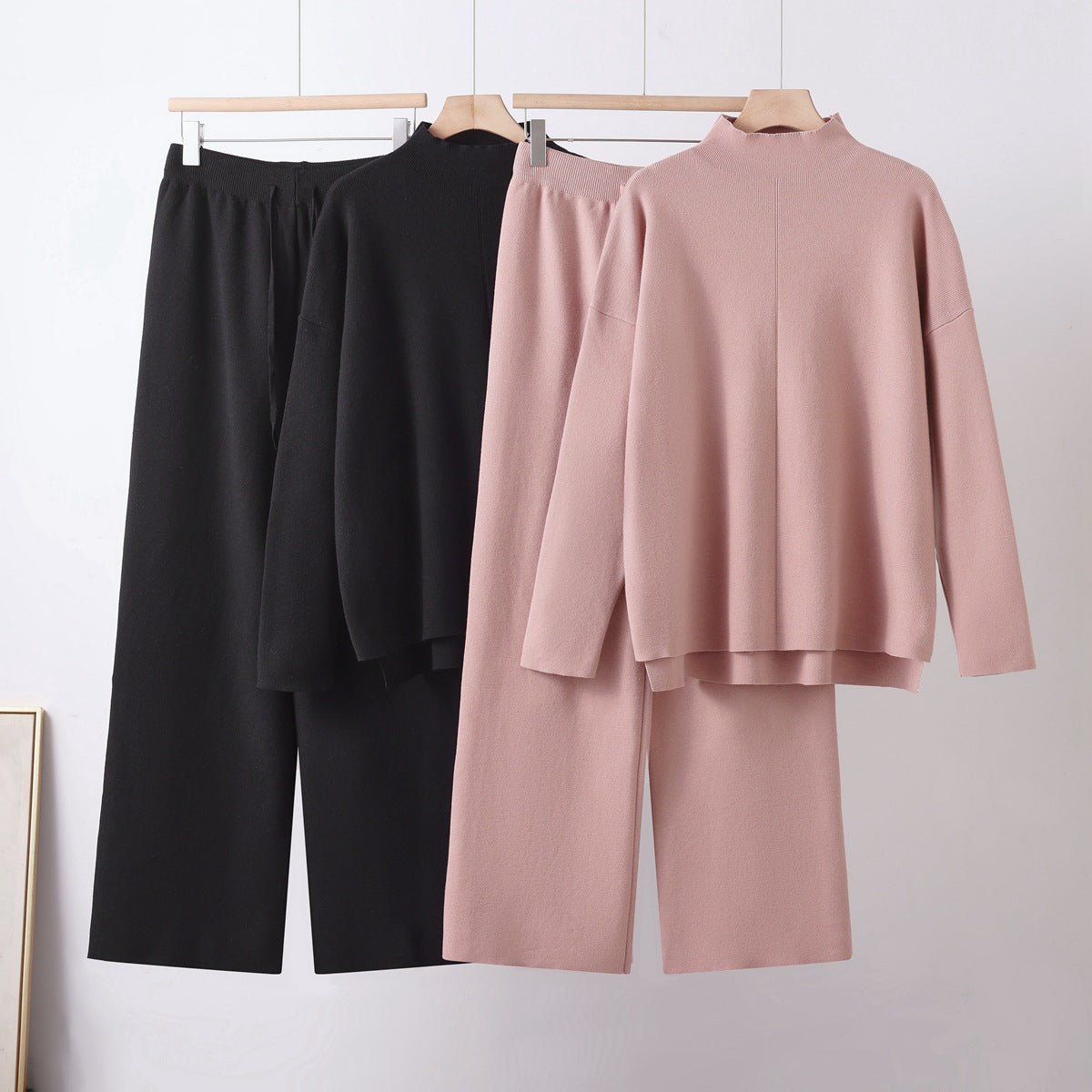 Sublimez votre style quotidien avec cet ensemble deux pièces polyvalent.