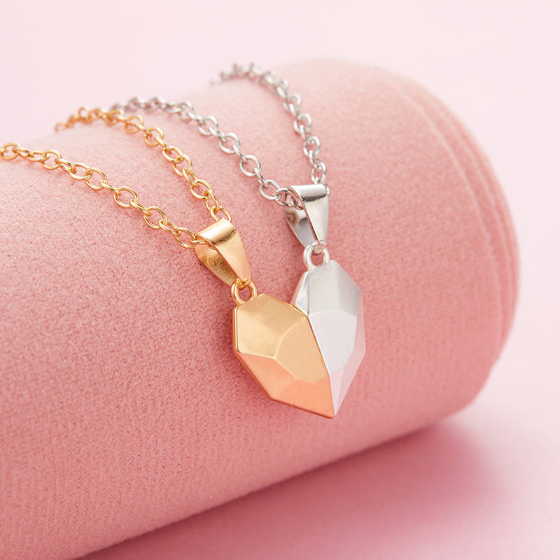 Collier aimanté créatif avec cœur brisé pour hommes et femmes