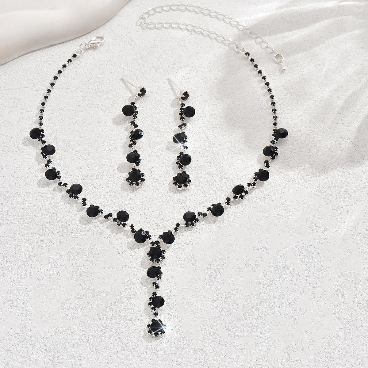 Collier en cristal, boucles d'oreilles et bracelet tendance