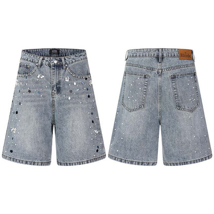 Short en jean lavé orné de perles fait à la main