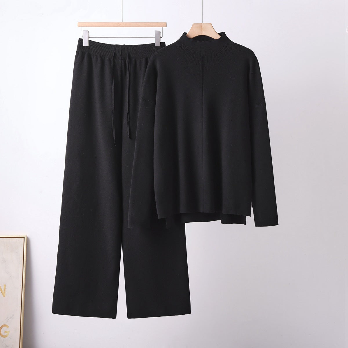 Sublimez votre style quotidien avec cet ensemble deux pièces polyvalent.