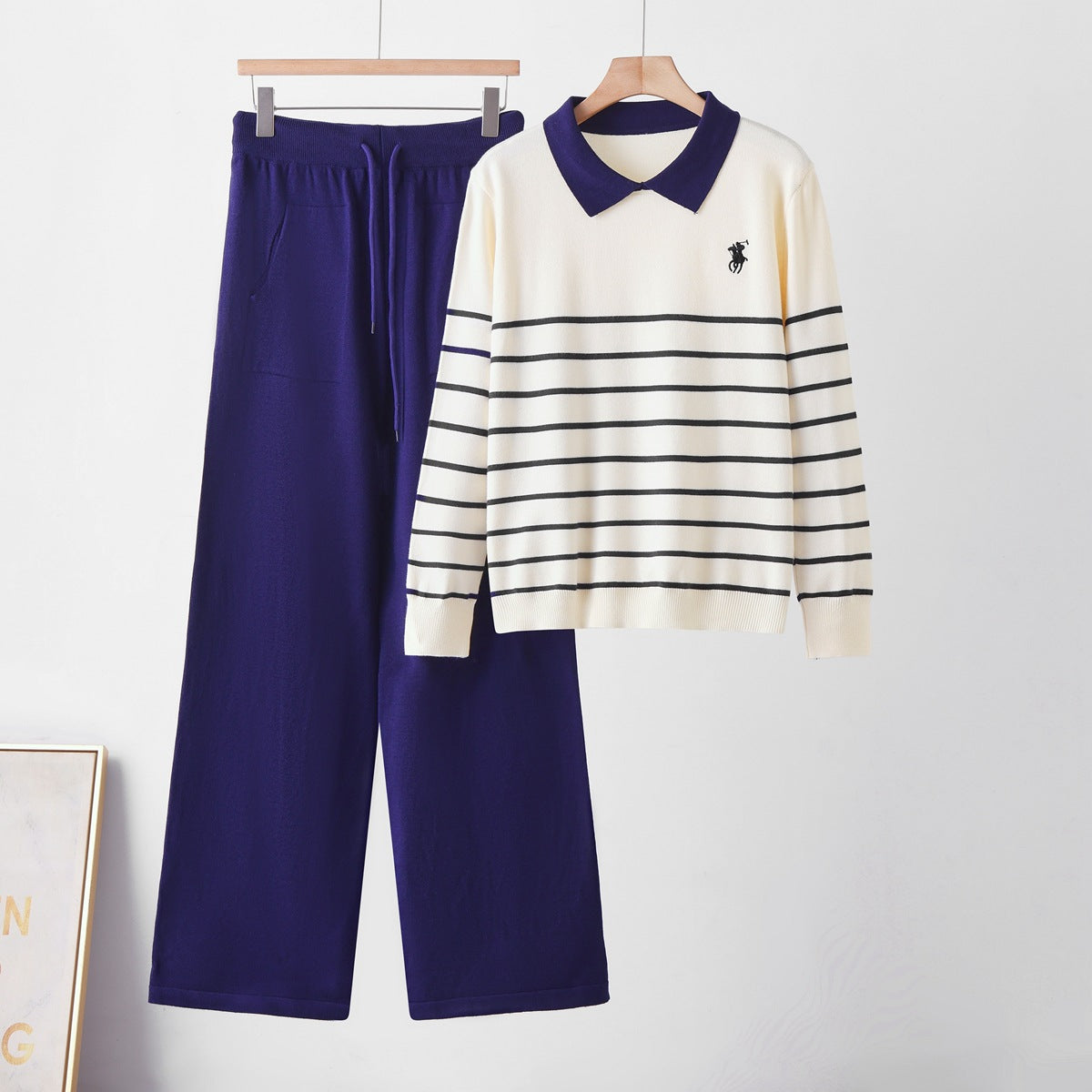 Ensemble en maille rayée à col rabattu élégant, pantalon ample à jambes larges pour femme