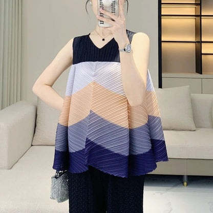V-neck color blocked loose pleated top with youthful and stylish style, versatile sleeveless T-shirt for women by eprolo