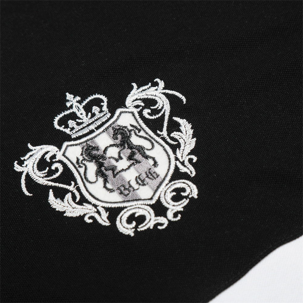 Polo de retazos a rayas con contraste