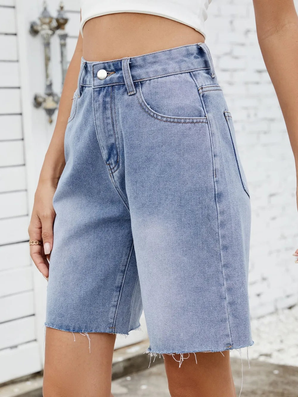 Shorts vaqueros con bajo sin rematar lavados