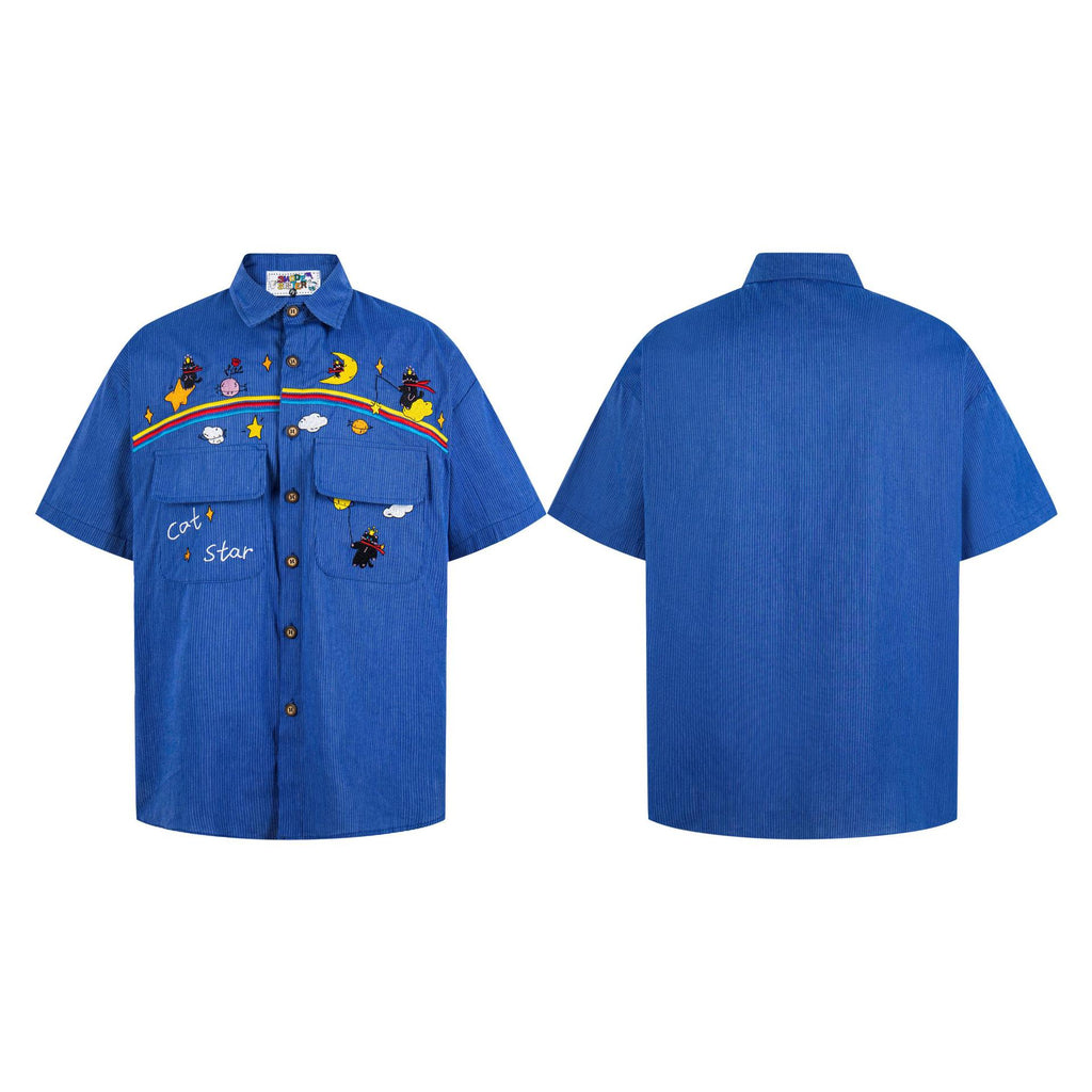 Camisa de manga corta bordada con gato arcoíris