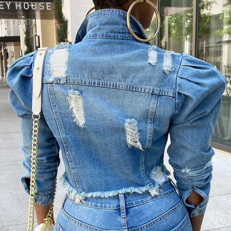 Chaqueta corta de mezclilla desgastada para mujer