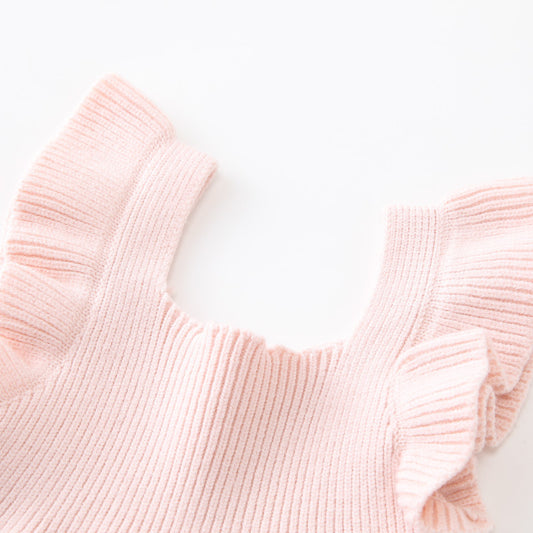 Vestido con volante en las mangas y dobladillo deshilachado para niña