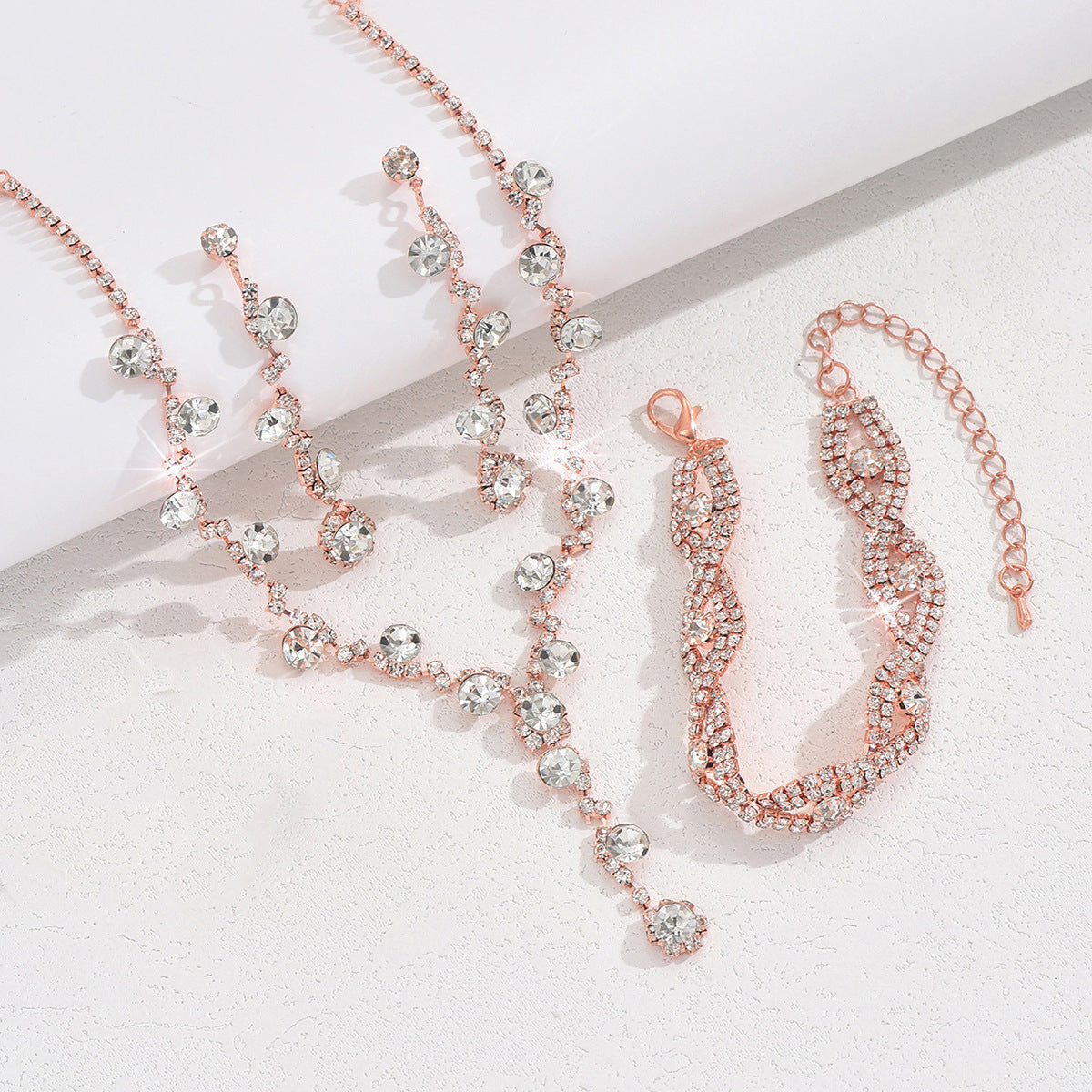 Collier en cristal, boucles d'oreilles et bracelet tendance
