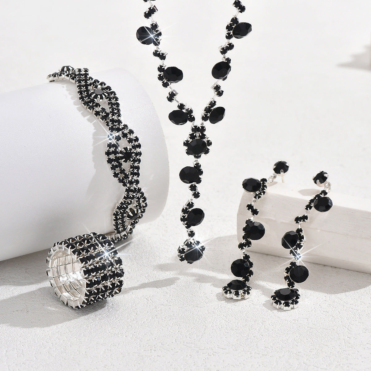 Collier en cristal, boucles d'oreilles et bracelet tendance