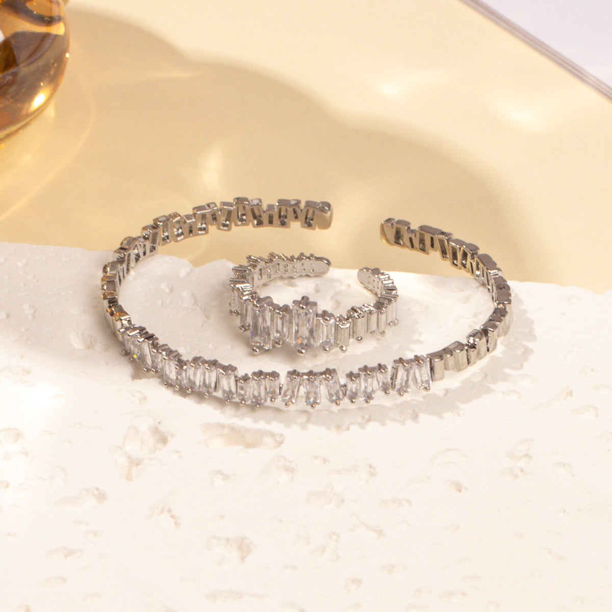 2pcs Bracelet décoratif en oxyde de zirconium pour femme, incrusté de manière irrégulière avec des anneaux ouverts, adapté à l'habillement quotidien