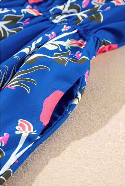 Robe courte à manches bouffantes et col en V, taille haute, bleu ciel.