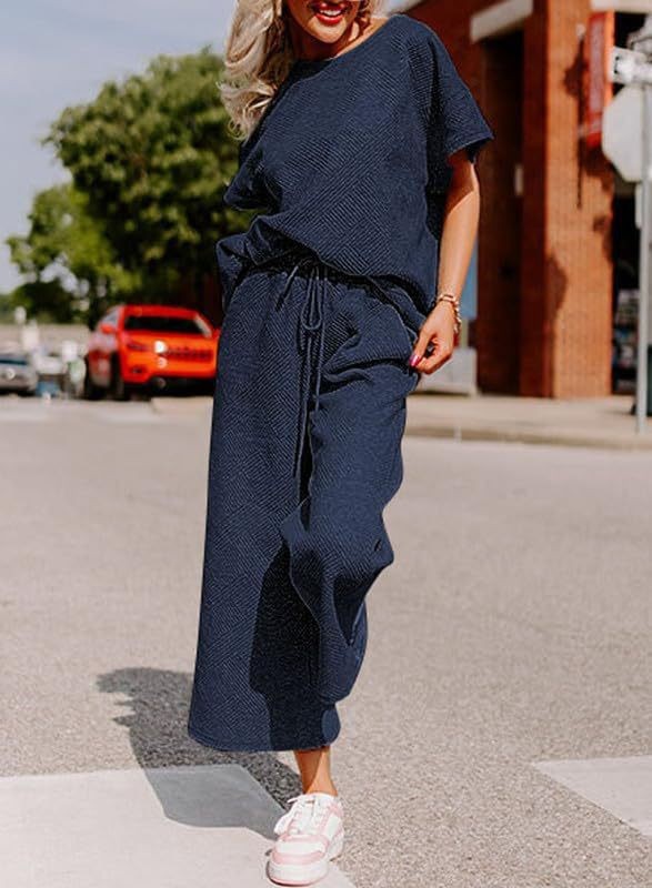 Conjunto de dos piezas de ropa de mujer informal con textura de color sólido, pantalones y manga corta