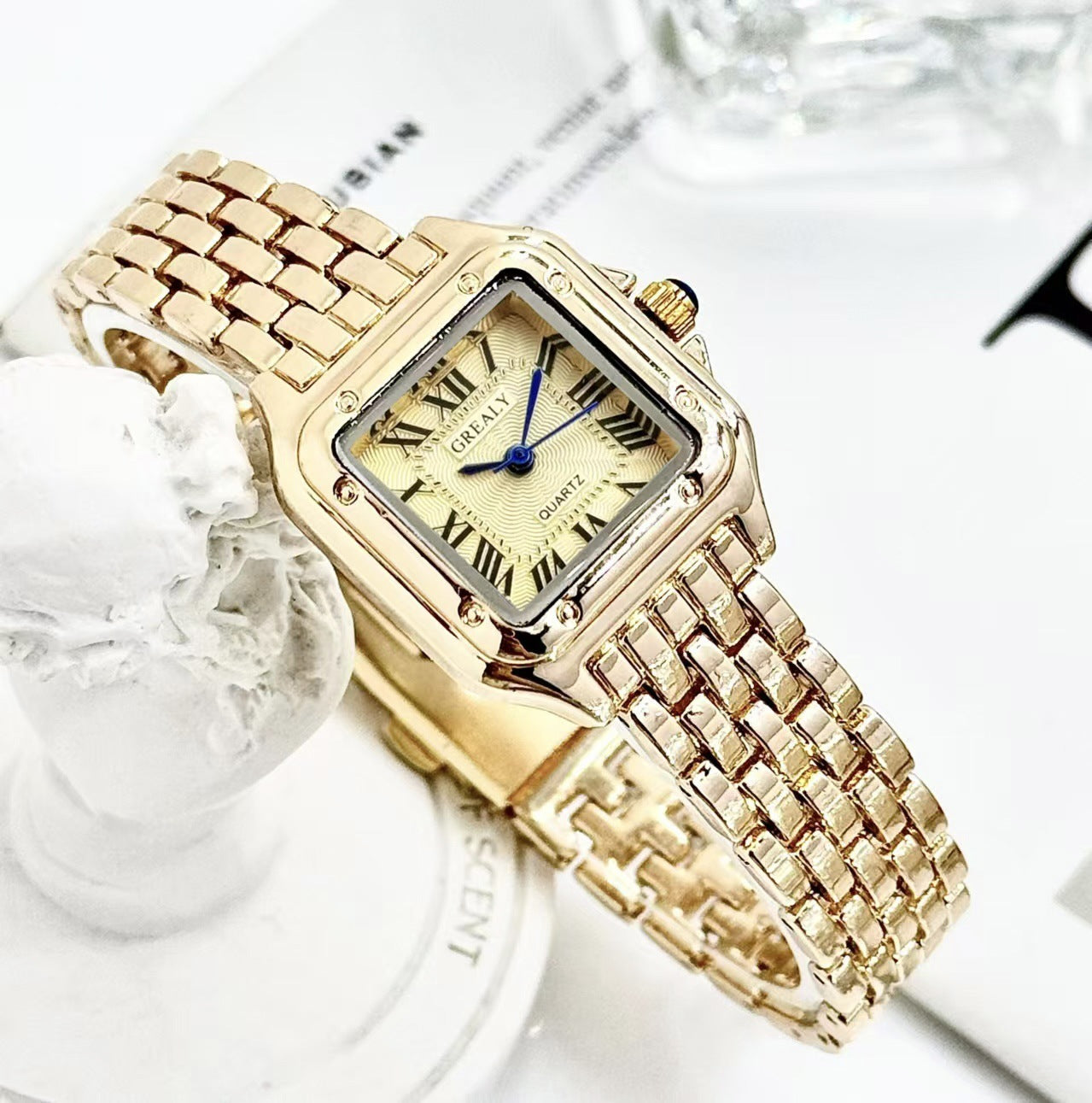Montre Classique Rétro Carrée Étanche pour Femme avec Diamants Incrustés