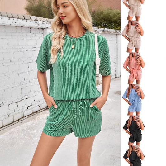 Conjunto de dos piezas de top de manga corta con cuello redondo ondulado y shorts con cintura elástica