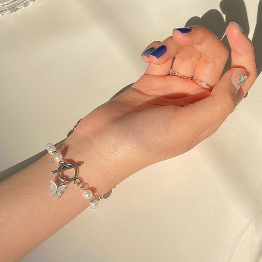 Bracelet de perles avec pendentif papillon électrolytique