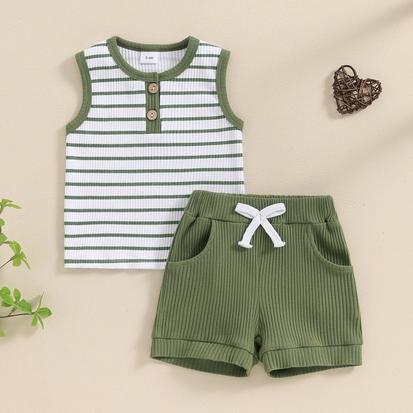 Ensemble short et haut de sport à col rond pour garçons