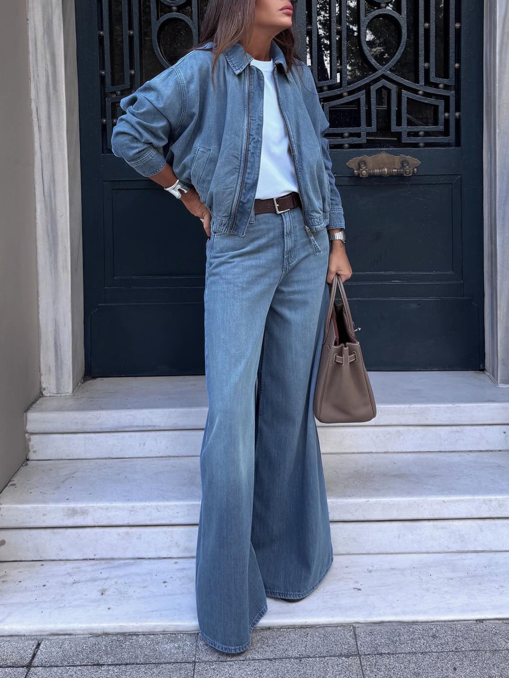 Ensemble veste courte en jean bleu clair et jean large