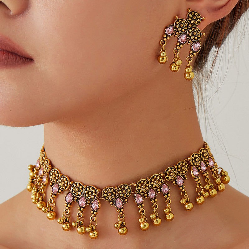 Parure collier et boucles d'oreilles vintage en or avec pierres précieuses