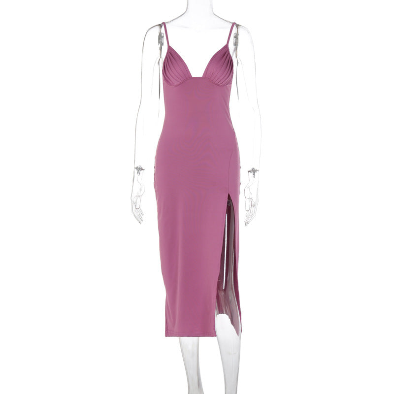 Robe à fines bretelles avec fente et décolleté en V profond