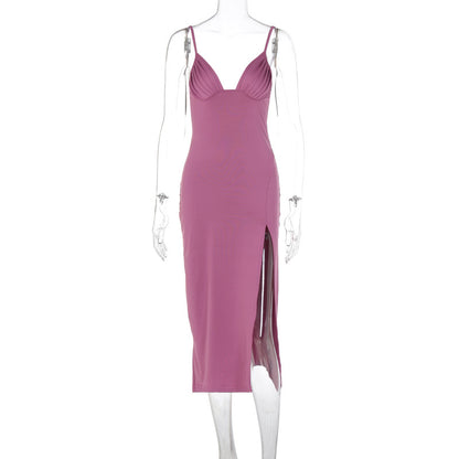 Robe à fines bretelles avec fente et décolleté en V profond
