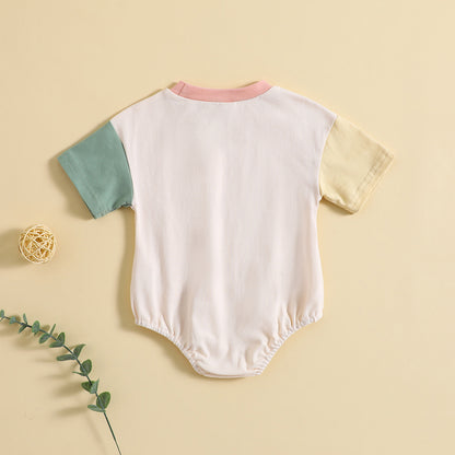 Barboteuse unie bébé à manches courtes avec coutures