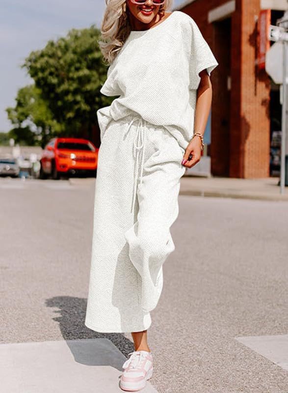 Conjunto de dos piezas de ropa de mujer informal con textura de color sólido, pantalones y manga corta