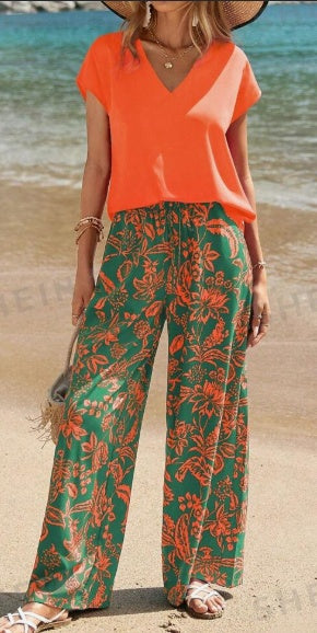 Conjunto de dos piezas de top liso con cuello de pico y pantalones con estampado botánico para mujer