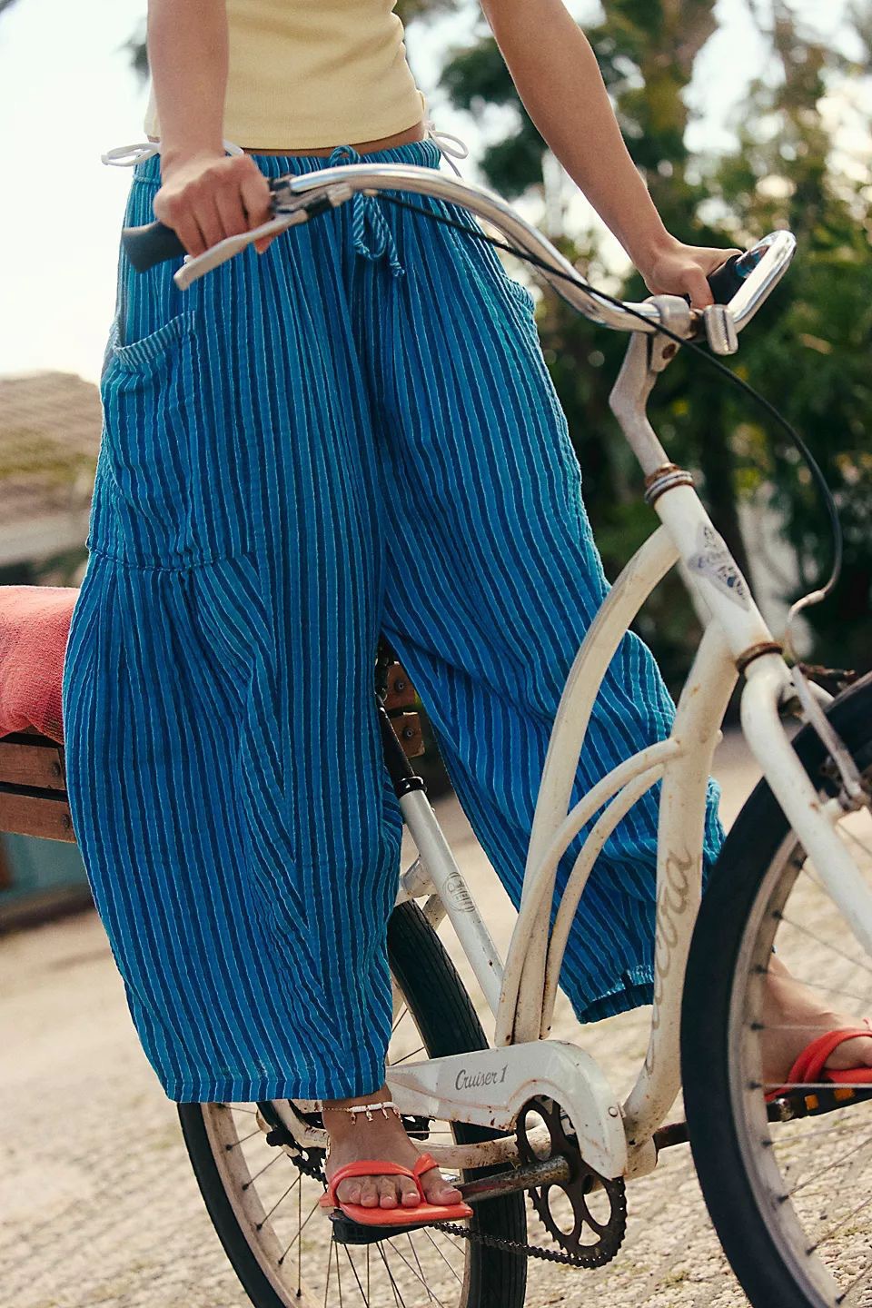 Pantalon plissé rayé à taille élastique coupe droite et longueur cheville