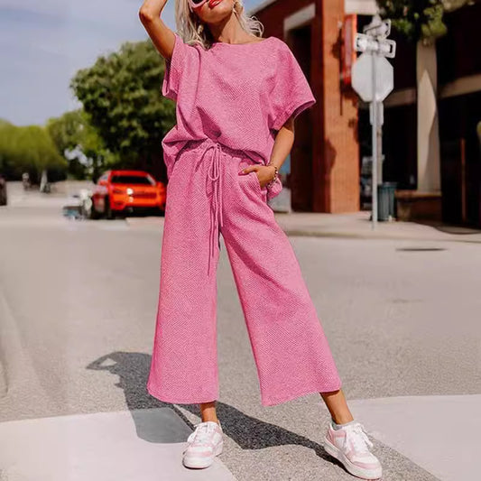 Conjunto de dos piezas de ropa de mujer informal con textura de color sólido, pantalones y manga corta