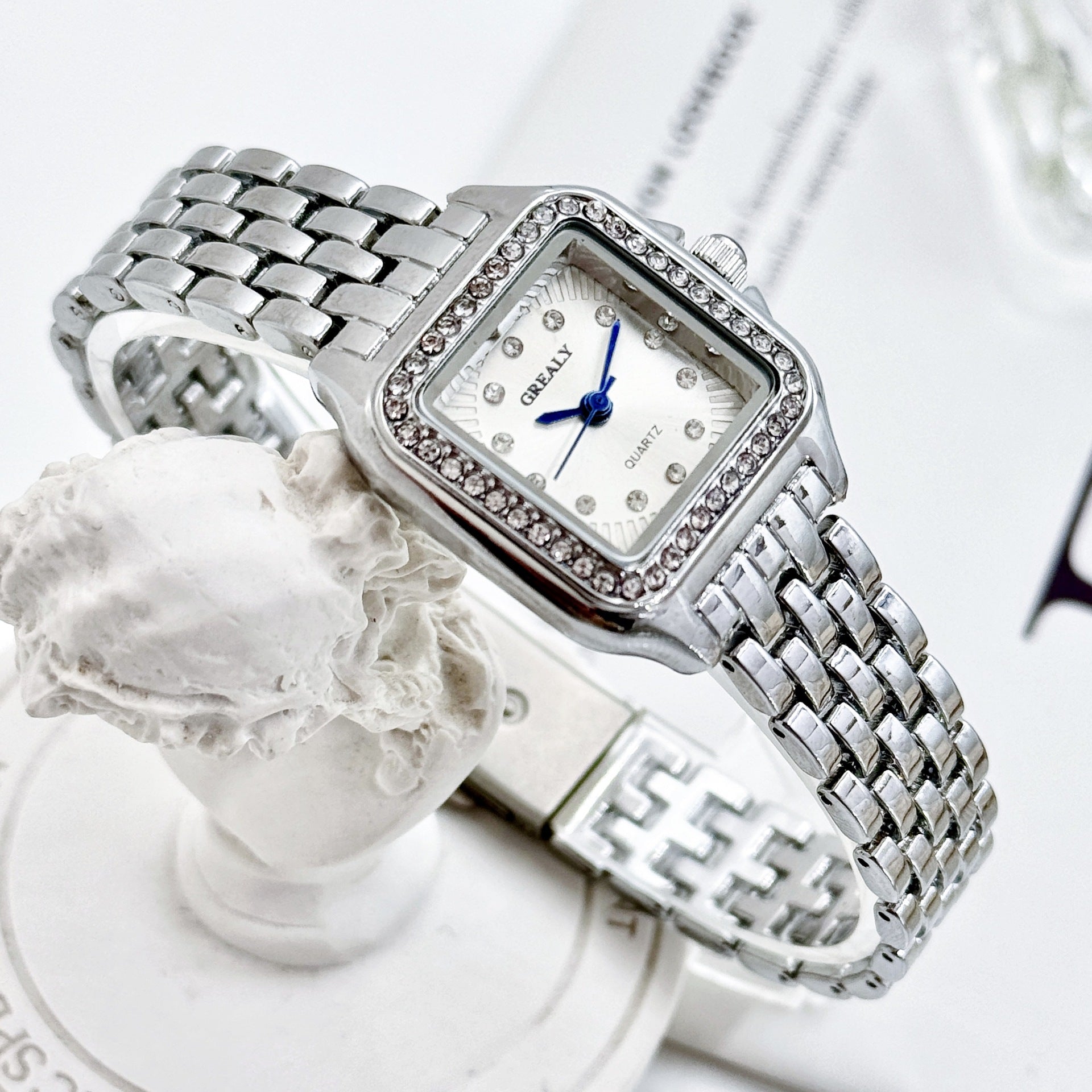 Montre Classique Rétro Carrée Étanche pour Femme avec Diamants Incrustés
