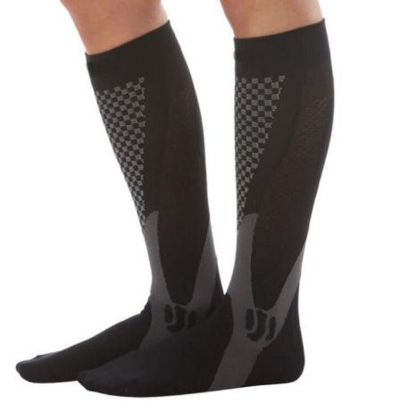Calcetines de compresión para hombre y mujer. El mejor ajuste atlético gradual para correr, viajar en avión, aumentar la resistencia, la circulación y la recuperación.