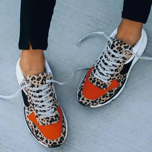 Zapatilla informal de mujer con estampado de leopardo y combinación de colores