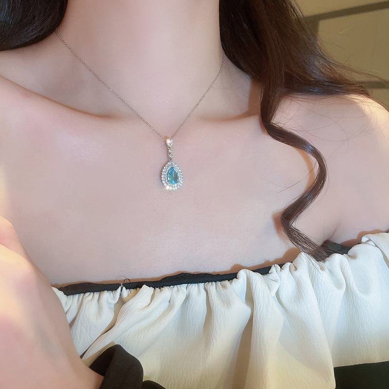 Collier Gemme Larmes de Sirène Boucles d'oreilles Puces de Luxe Léger Haut de Gamme Bijoux au Design Simple, Élégant et Unique