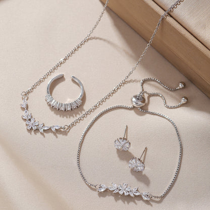 Ensemble de bijoux élégant et simple incrusté de zircon, collier fleur argent, boucles d'oreilles exquises, bracelet et bague, adapté aux femmes pour un usage quotidien ou en vacances