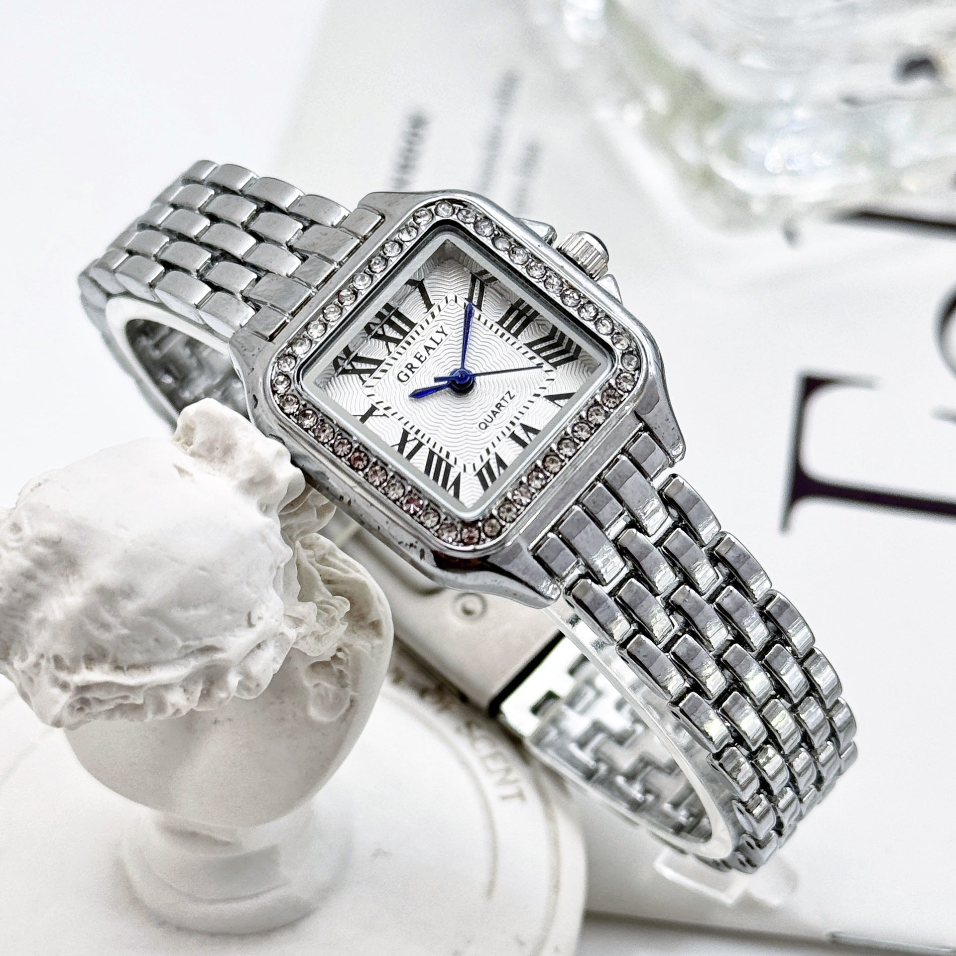 Montre Classique Rétro Carrée Étanche pour Femme avec Diamants Incrustés
