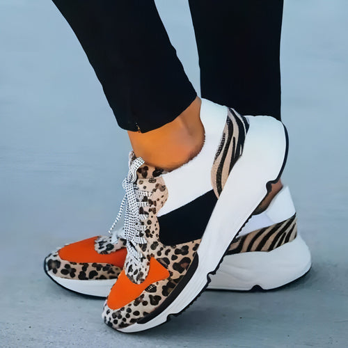 Zapatilla informal de mujer con estampado de leopardo y combinación de colores