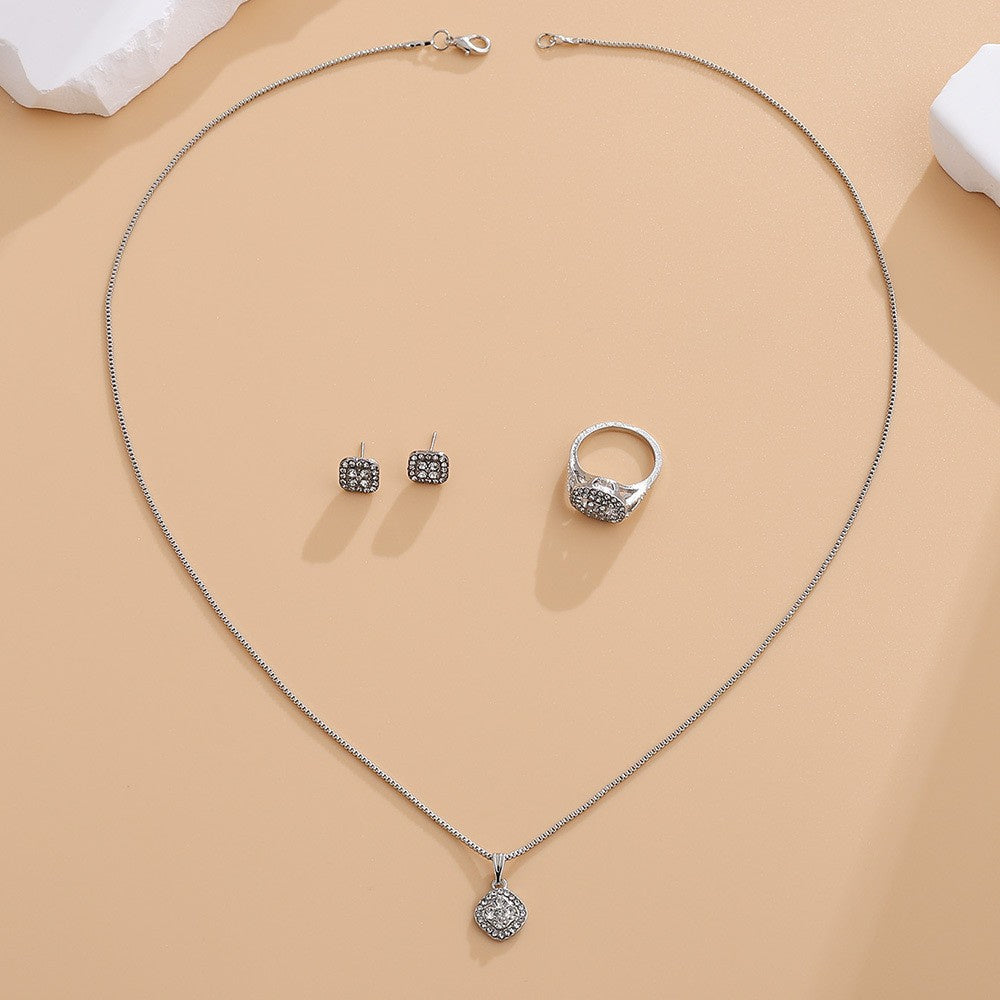 Anillo de compromiso, pendientes de tuerca, collar, juego de boda de tres piezas