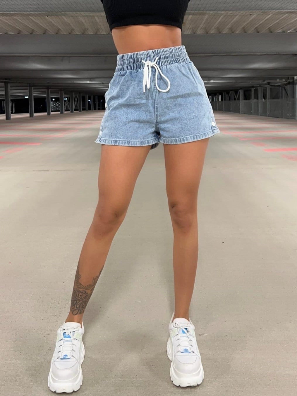 Commuter's All-matching Elastic Pure Color Slimming Denim Shorts