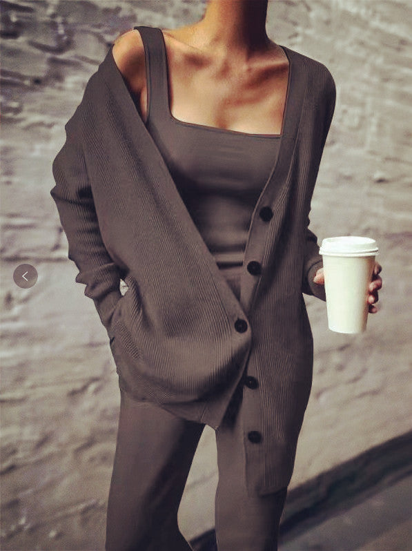 Traje de punto de tres piezas para mujer con abrigo, chaleco y pantalón