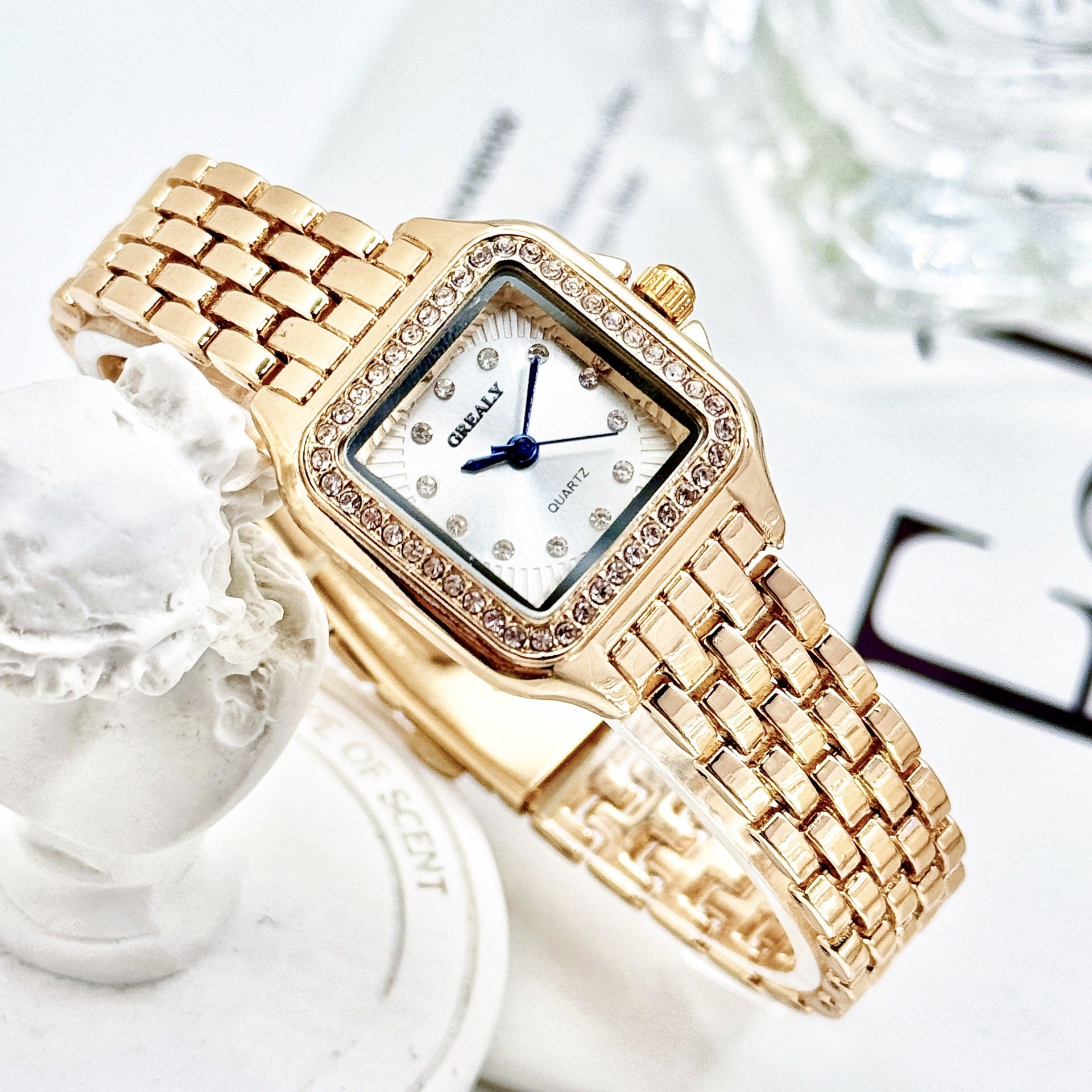 Montre Classique Rétro Carrée Étanche pour Femme avec Diamants Incrustés