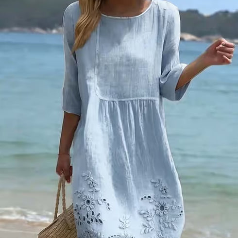 Une variété de robes à motifs faites maison