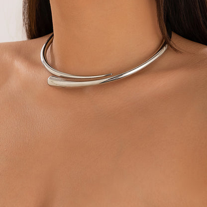 Collier ras-de-cou simple, bracelet ouvert, surface brillante en métal géométrique
